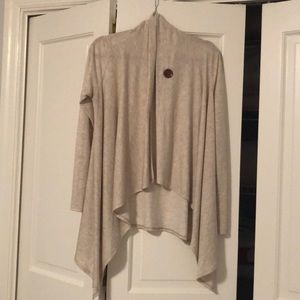 Bobeau heathered cream top.  Size M.